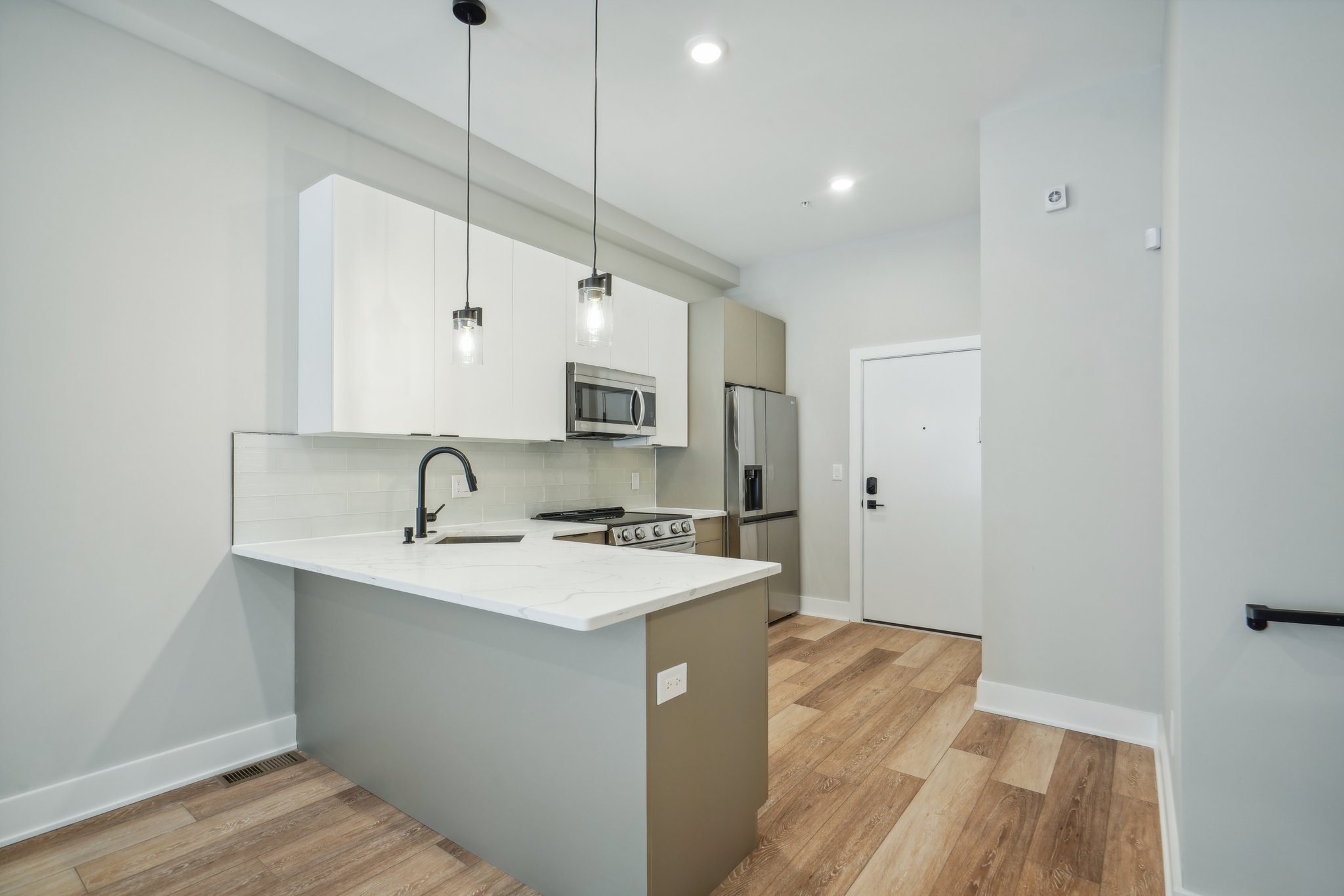 2625 West Jefferson Street - 102